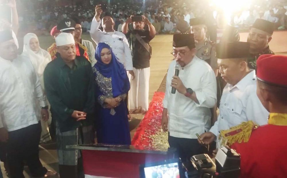 Mantan Kapolda Jatim Irjen Pol (Purn) Machfud Arifin meresmikan Masjid Muhammad Nur Hamzah, di Ponpes Hidayatulloh Al Muhajirin, Arosbaya, Bangkalan, Rabu (27/11/2019) malam