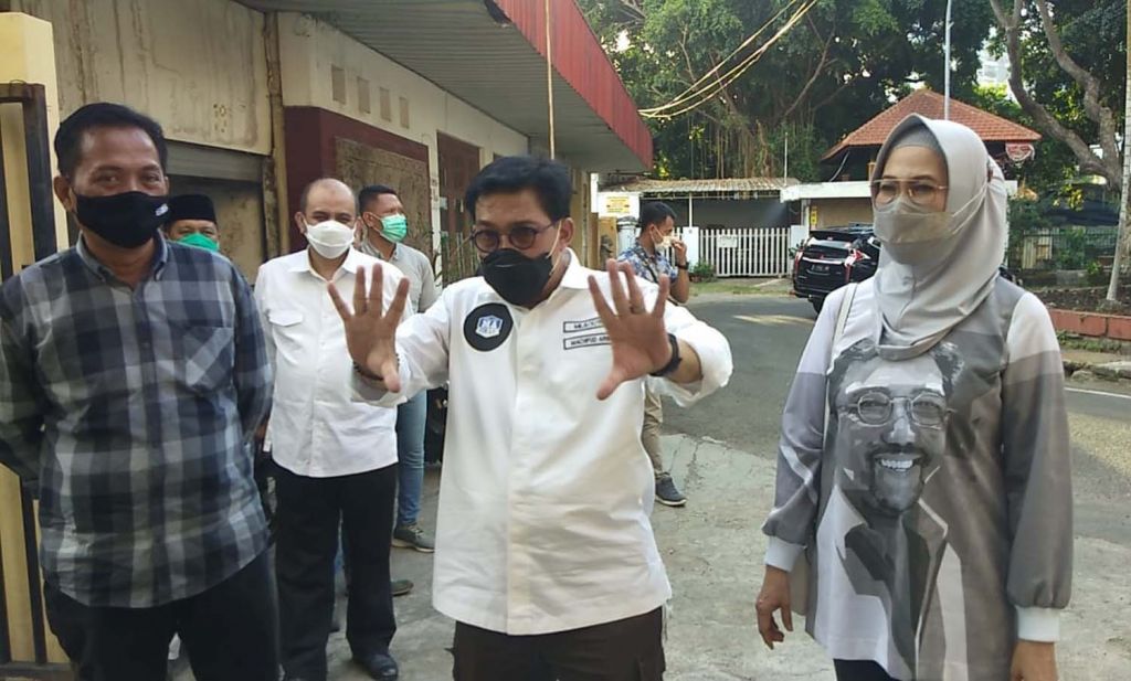 Cawali Surabaya Machfud Arifin (tengah) bersama Ketua PWI Jatim Ainur Rohim (kiri)