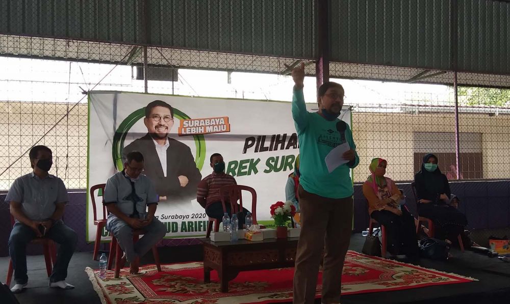 Calon Wali Kota Surabaya Irjen Pol (Purn) Machfud Arifin menyapa ibu-ibu pengajian, fatayat, muslimat hingga pengurus RW di Kelurahan Made, Kecamatan Sambikerep