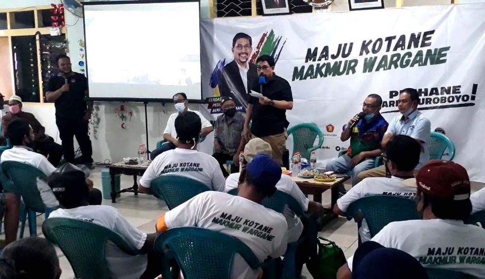 Cawali Machfud Arifin saat menyapa warga Jalan Putat Jaya Barat, wilayah eks lokalisasi Jarak-Dolly