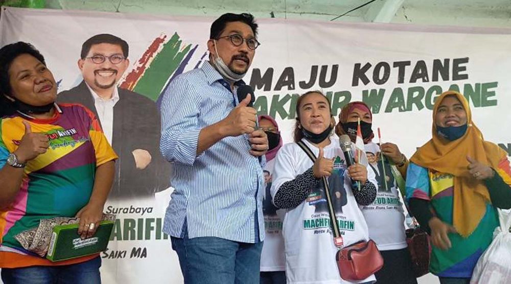 Calon Wali Kota Machfud Arifin saat menyapa warga Tambak Dukuh, Kapasari, Genteng, Surabaya