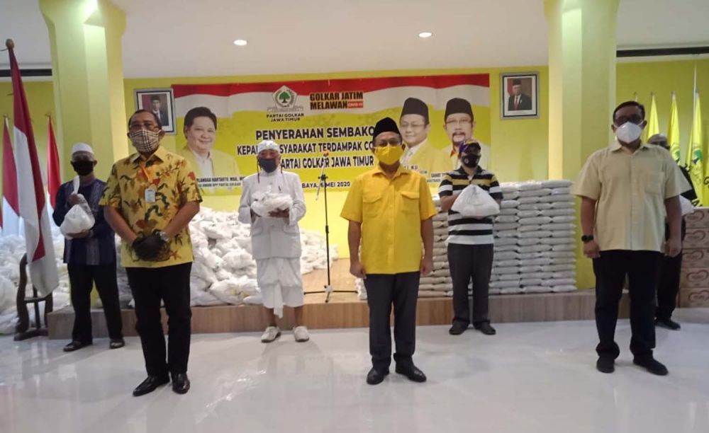 Golkar Jatim Bagikan Bantuan 39.500 Paket Sembako Ramadan