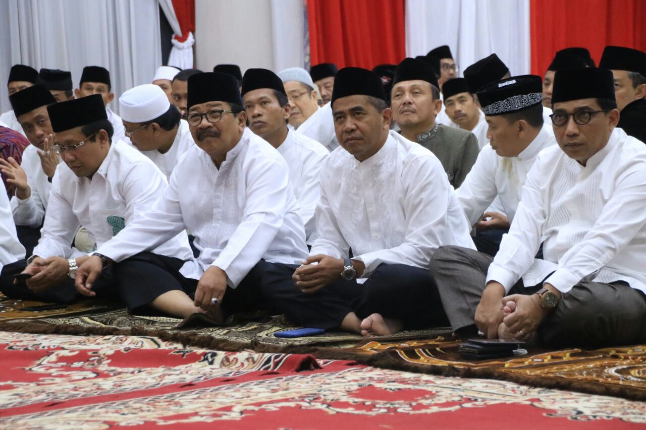 Pangdam, Kapolda Jatim, Ketua DPRD Jatim menghadiri buka bareng Forkopimda dan tokoh agama, tokoh masyarakat