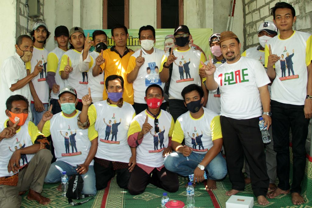 Calon Bupati Gresik, Qosim saat sambung rasa bersama Komunitas Nelayan Tradisional Indonesia di Ujungpangkah