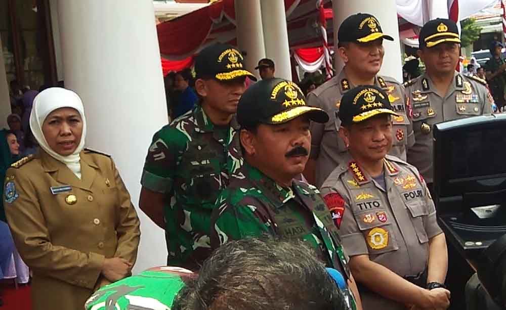 Panglima TNI Marsekal Hadi Tjahjanto seusai berziarah di Makam Bung Karno Blitar, Rabu (19/9/2018)