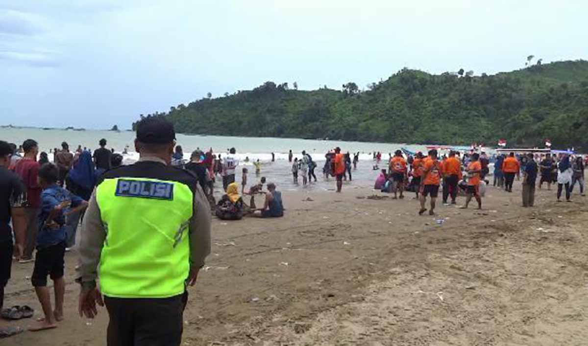 Pengunjung di Pantai Gemah meningkat