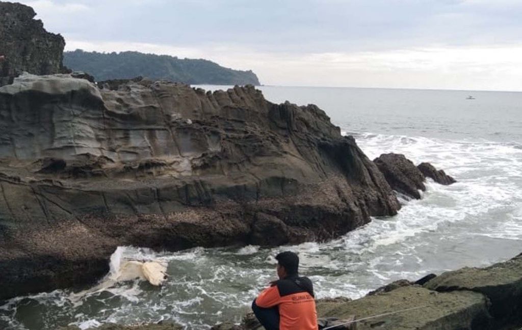 Suasana Pantai Ponco Moyo, Desa Kandangan, Kecamatan Pesanggaran, Kabupaten Banyuwangi