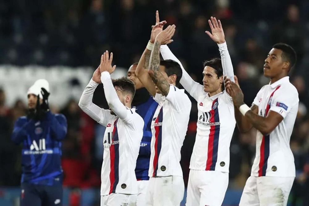 Para pemain Paris Saint Germain merayakan kemenangan atas Club Brugge dalam ajang Liga Champions Kamis (7/11) dinihari WIB (Foto: IAN LANGSDON/EPA)