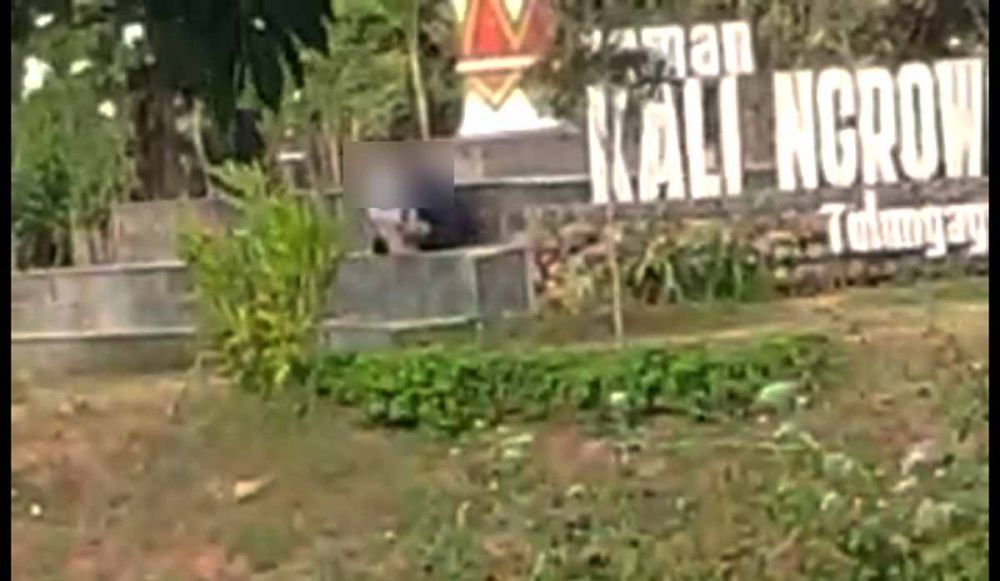 Pasangan diduga kekasih yang terekam video sedang mesum di Taman Ngrowo, Tulungagung
