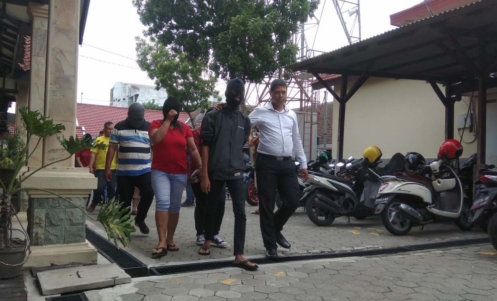 Pasangan mesum yang tinggal sekamar kos diamankan di Mapolres Mojokerto Kota