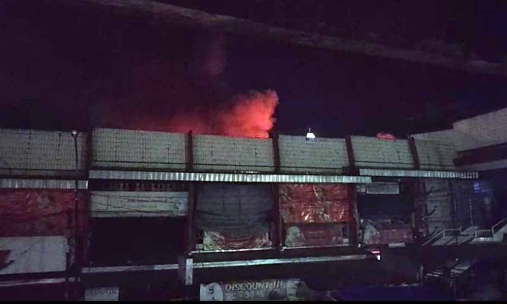 Pasar Lawang Terbakar, Pedagang Nekat Selamatkan Barangnya