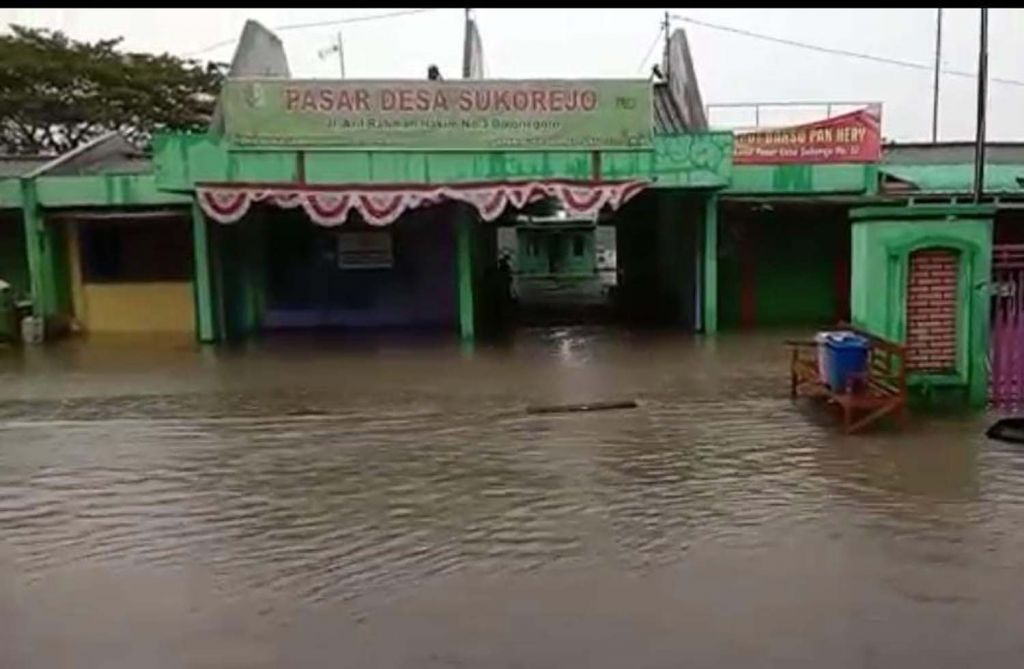Pasar Sukorejo, Bojonegoro Terendam Banjir