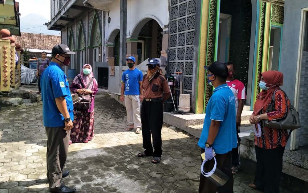 Petugas melakukan pelacakan warga yang kontak erat dengan pasien positif Covid-19 di Kabupaten Pasuruan