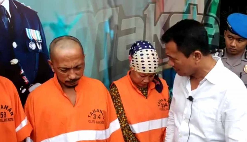 Suami istri pengedar sabu-sabu saat diamankan di Mapolres Malang Kota