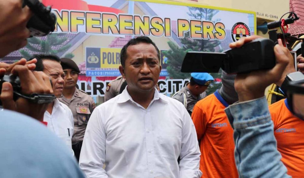 Kasat Reskrim Polres Pacitan, AKP Imam Buchori memberikan keterangan kepada wartawan