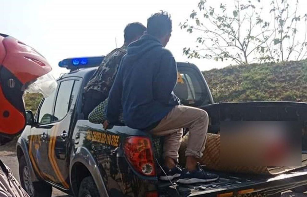 Jasad suami istri yang tewas dalam kecelakaan dievakuasi ke RSUD Jombang