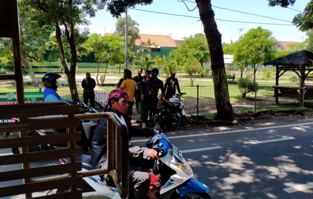 Remaja yang berkerumun di taman Kota Probolinggo diangkut Satpol PP