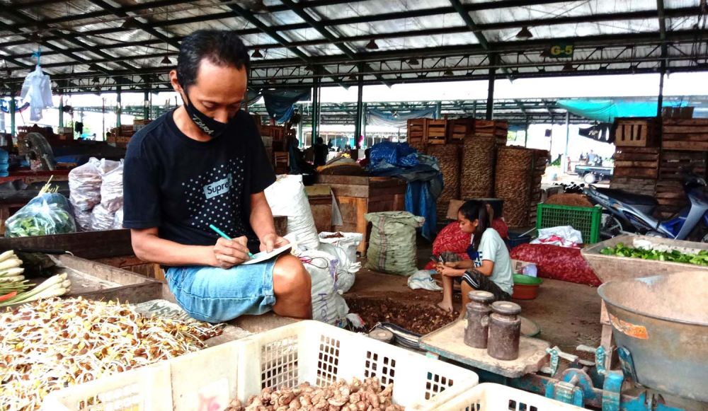 Patuhi Aturan Pemerintah, Para Pedagang PIOS Tak Mudik
