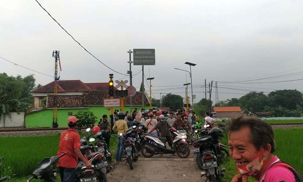 Pegawai Koperasi Tewas Tersambar Kereta Api di Probolinggo