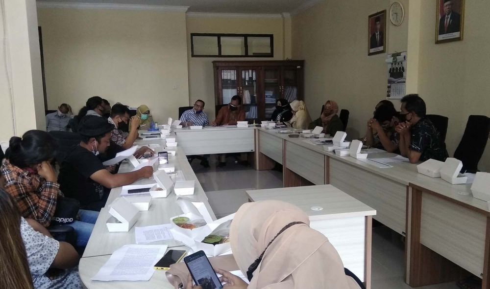 Para pekerja seni saat menyampaikan aspirasinya ke DPRD dan Pemkot Batu