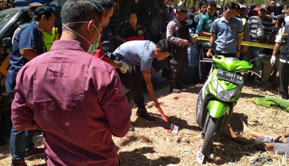Tim Inafis Polres Ponorogo melakukan identifikasi di lokasi kejadian