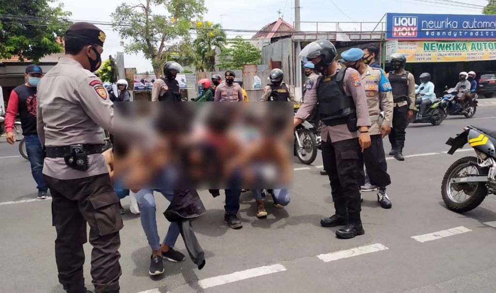 Para pelajar SMA yang hendak ikut demo tolak Omnibus Law diamankan di Mapolres Jombang
