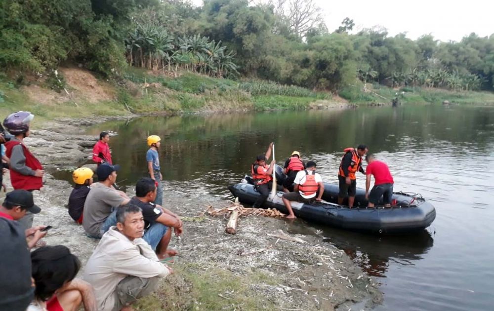Proses pancarian pelajar yang dilaporkan tenggelam di Sungai Bengawan Solo, Ngawi