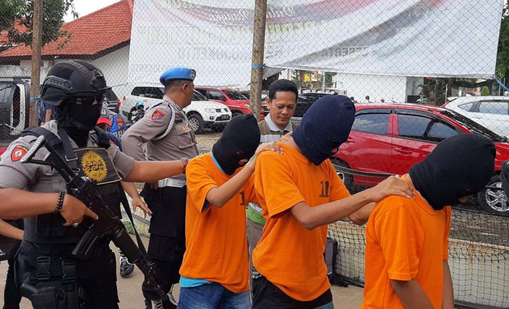 Tiga pelajar SMP yang mencuri 9 kali di pantai asuhan diamankan di Mapolres Mojokerto