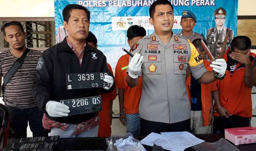 Kapolres Pelabuhan Tanjung Perak, AKBP Antonius Agus Rahmanto membeberkan pelaku dan barang bukti