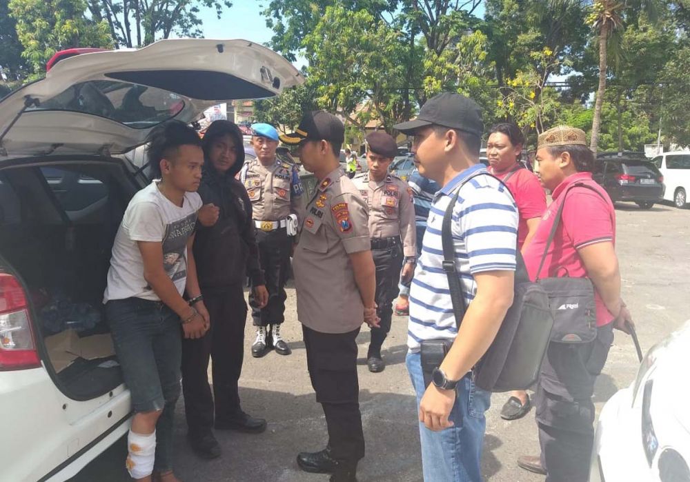 Roni, satu dari tiga pelaku yang ditangkap Satreskrim Polres Pasuruan Kota atas kasus pembacokan hingga tewas 