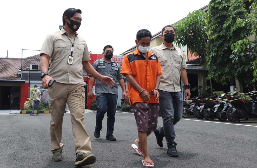 Pembunuh pemuda digiring di Mapolres Pelabuhan Tanjung Perak, Surabaya