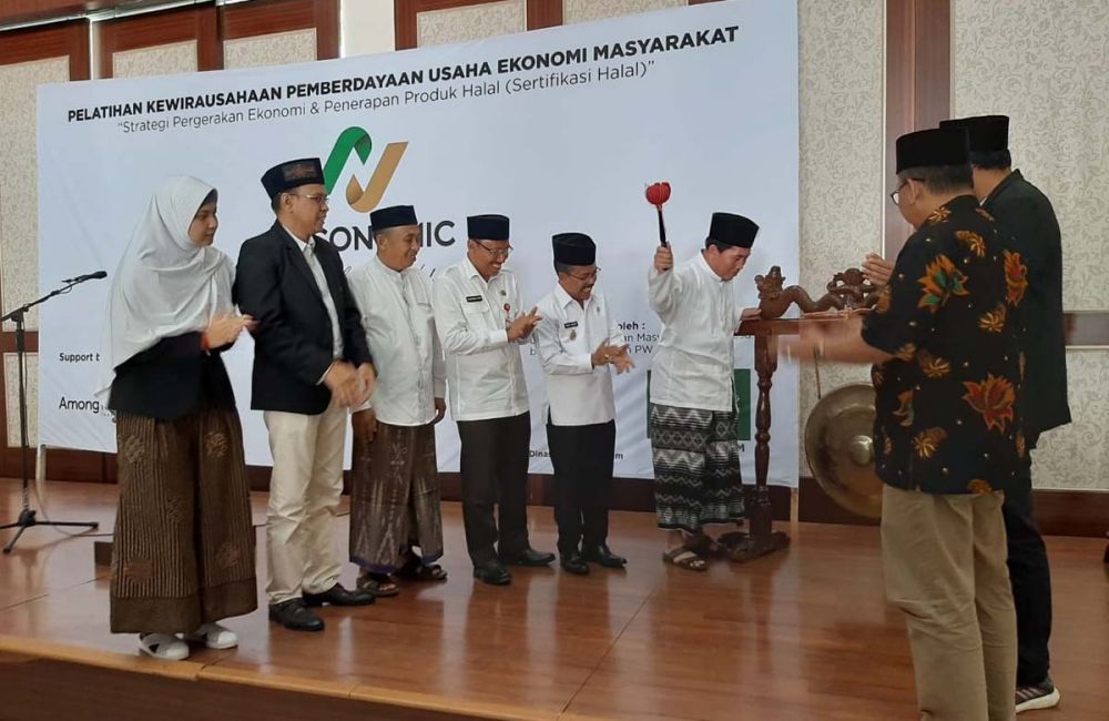 Pelatihan kewirausahaan dan sertifikasi produk halal di Kota Batu