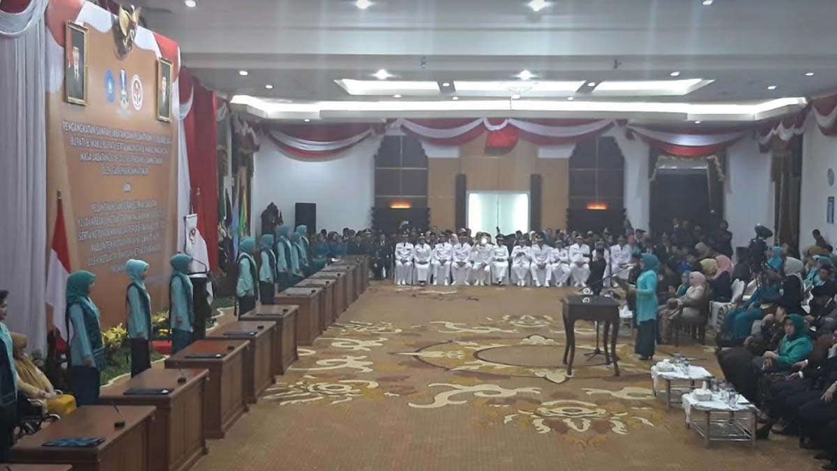 Pelantikan 12 kepala daerah di Grahadi/Arry Saputra