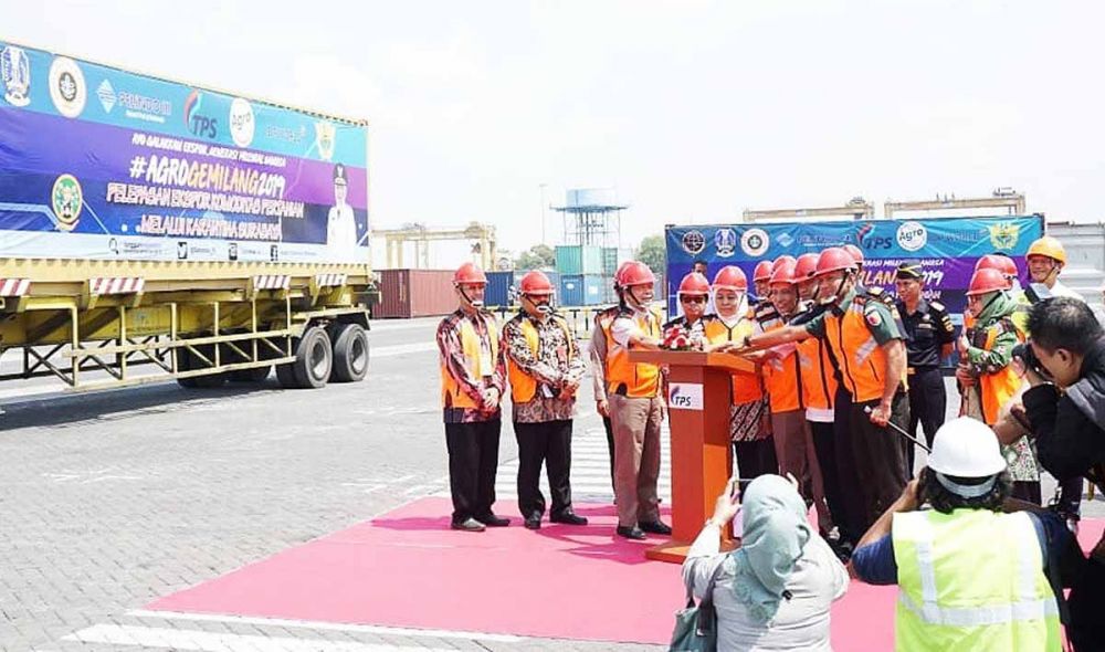 Gubernur Khofifah Berangkatkan Produk Ekspor Senilai Rp 28 Miliar