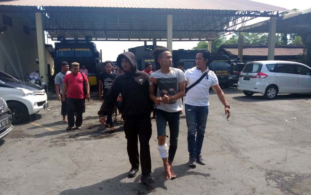 Syahroni, satu dari tiga pelaku yang ditangkap atas kasus pembacokan pemuda hingga tewas di Kota Pasuruan