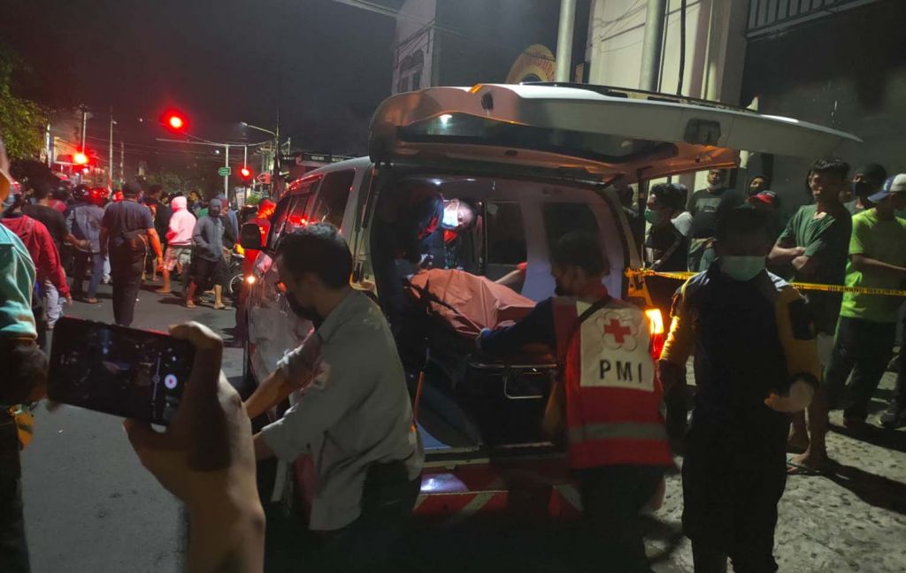 Pria dengan Kaos Berlogo Perguruan Silat Tewas Ditusuk di Surabaya