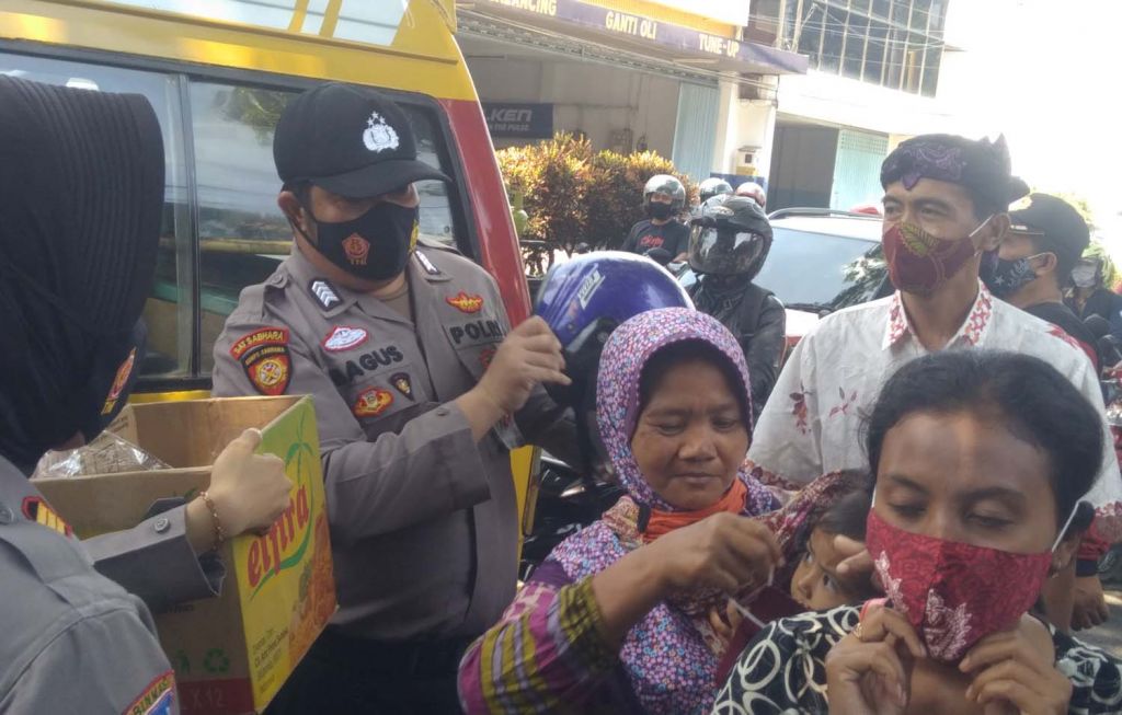Masker Kain Batik Tawangsari Kota Probolinggo Dibagikan Gratis