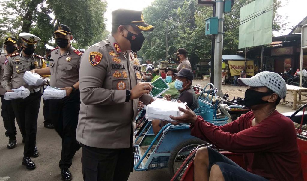 Pembagian takjil gratis serentak di Mojokerto