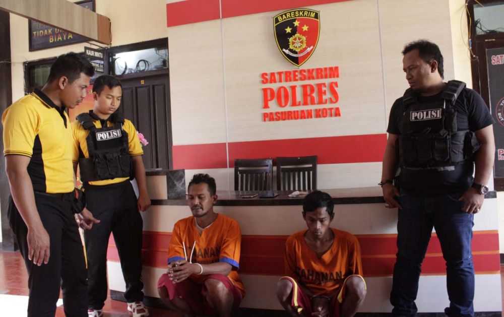 Pelaku dan penadah sindikat pembobolan rumah kosong diamankan di Mapolres Pasuruan Kota