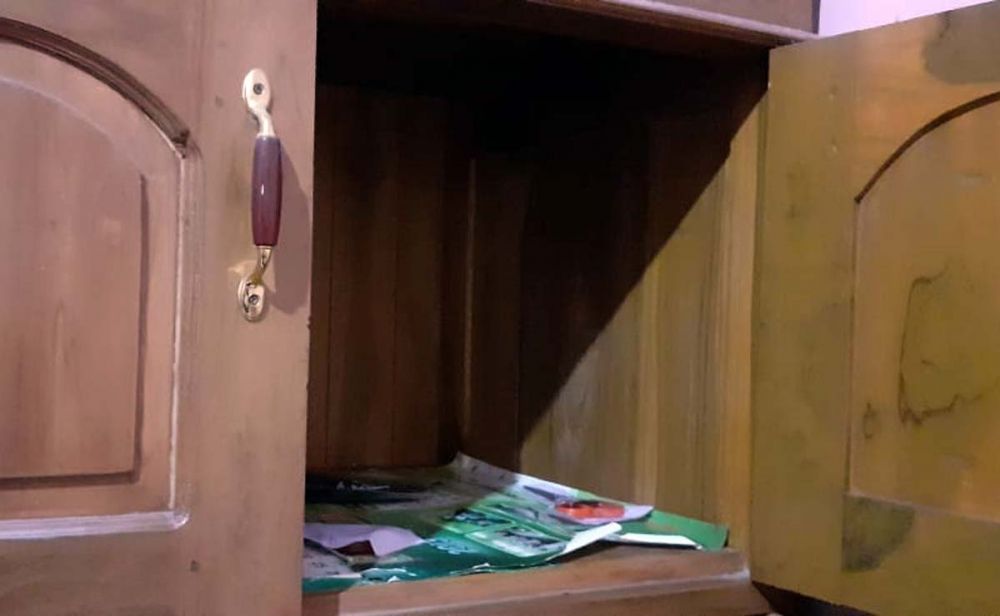 Lemari tempat korban menyimpan perhiasan emas dan uang tunai