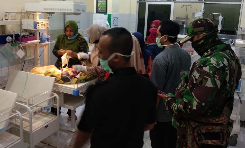 Bayi laki-laki yang dibuang ibunya dirawat di rumah sakit