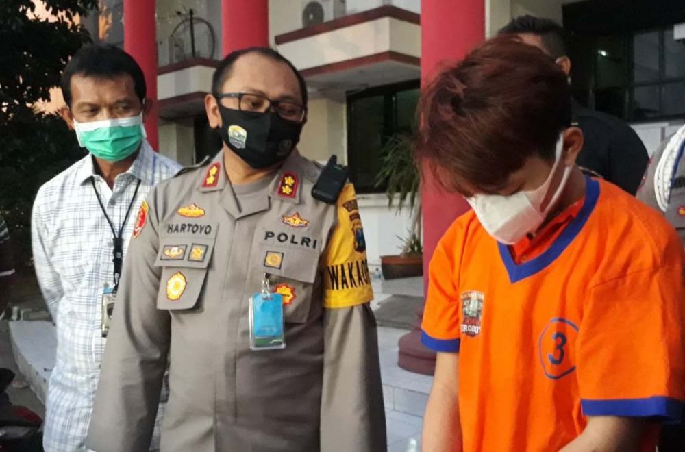 Yusron Ferlangga, pembunuh tukang pijat panggilan diamankan di Mapolrestabes Surabaya
