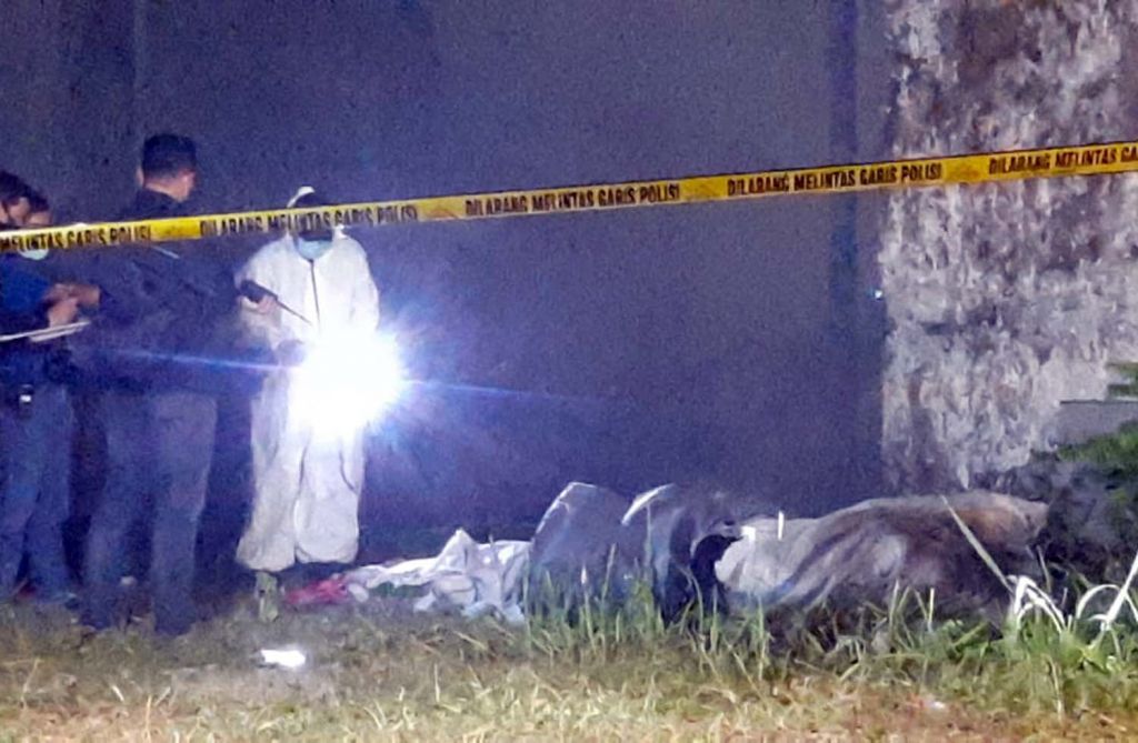 Proses identifikasi mayat perempuan di Surabaya bernama Putri Ima korban pembunuhan