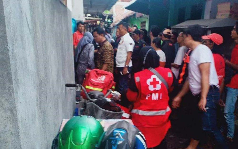 Suasana TKP pembunuhan seorang wanita di Petemon Barat, Sawahan, Surabaya (Foto: Istimewa)