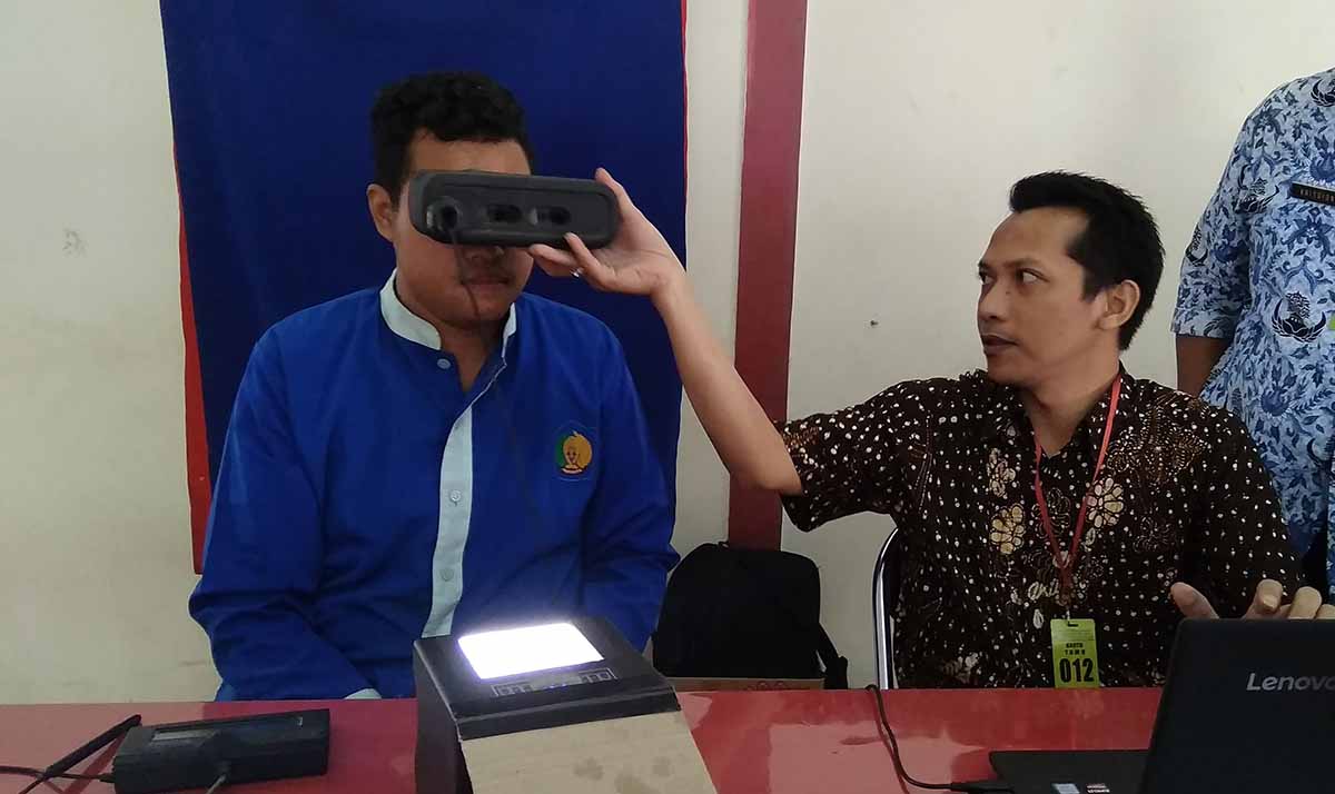 Warga Binaan lapas Tulunggagung saat mengikuti perekaman data untuk pemilu