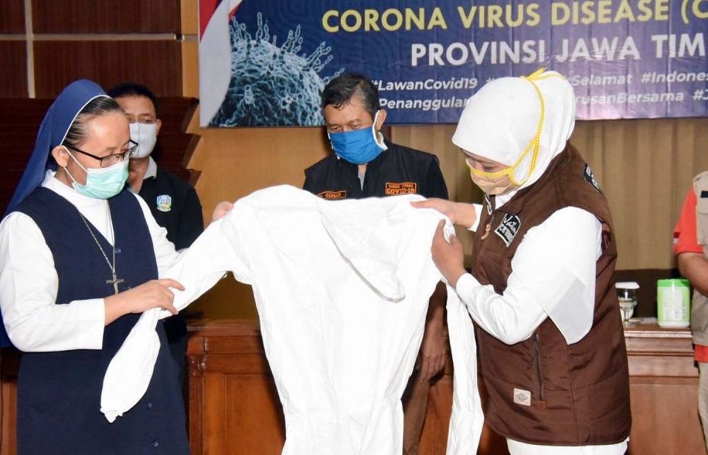 Pemprov Jatim salurkan bantuan alkes dan APD ke rumah sakit rujukan Covid-19
