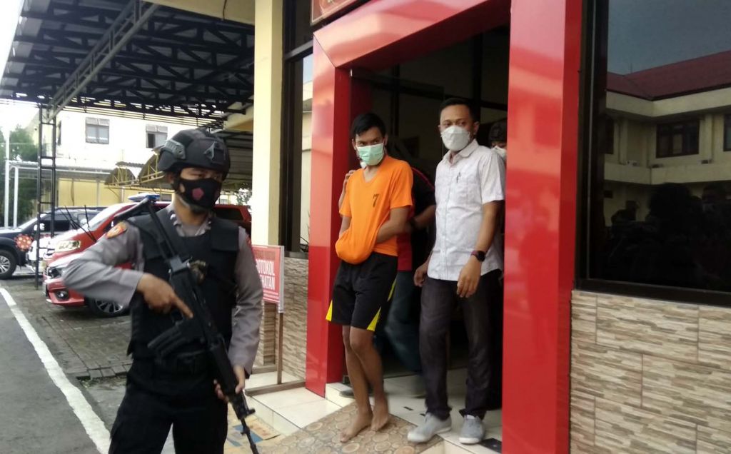 Tersangka digiring di Mapolres Mojokerto