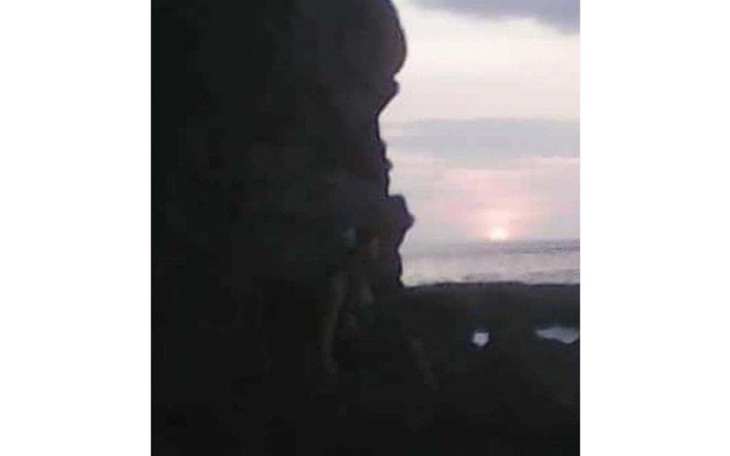 Penampakan perempuan berkebaya di Batu Gumuk Parang Semar yang terekam Jono, salah satu pemancing ikan