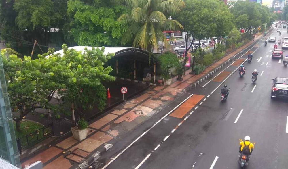 Lokasi penangkapan dua orang oleh KPK di depan Bank Jatim Basra Surabaya (foto: Farizal Tito/jatimnow.com)