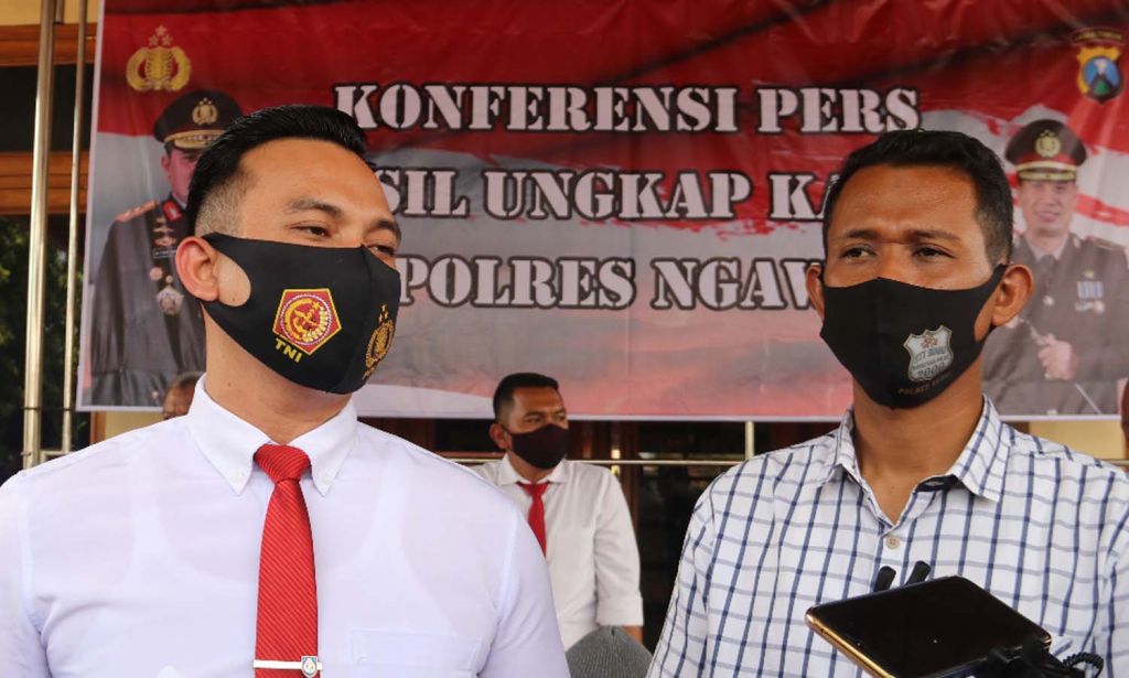 Kasat Reskrim Polres Ngawi, AKP I Gusti Agung Ananta (kiri)